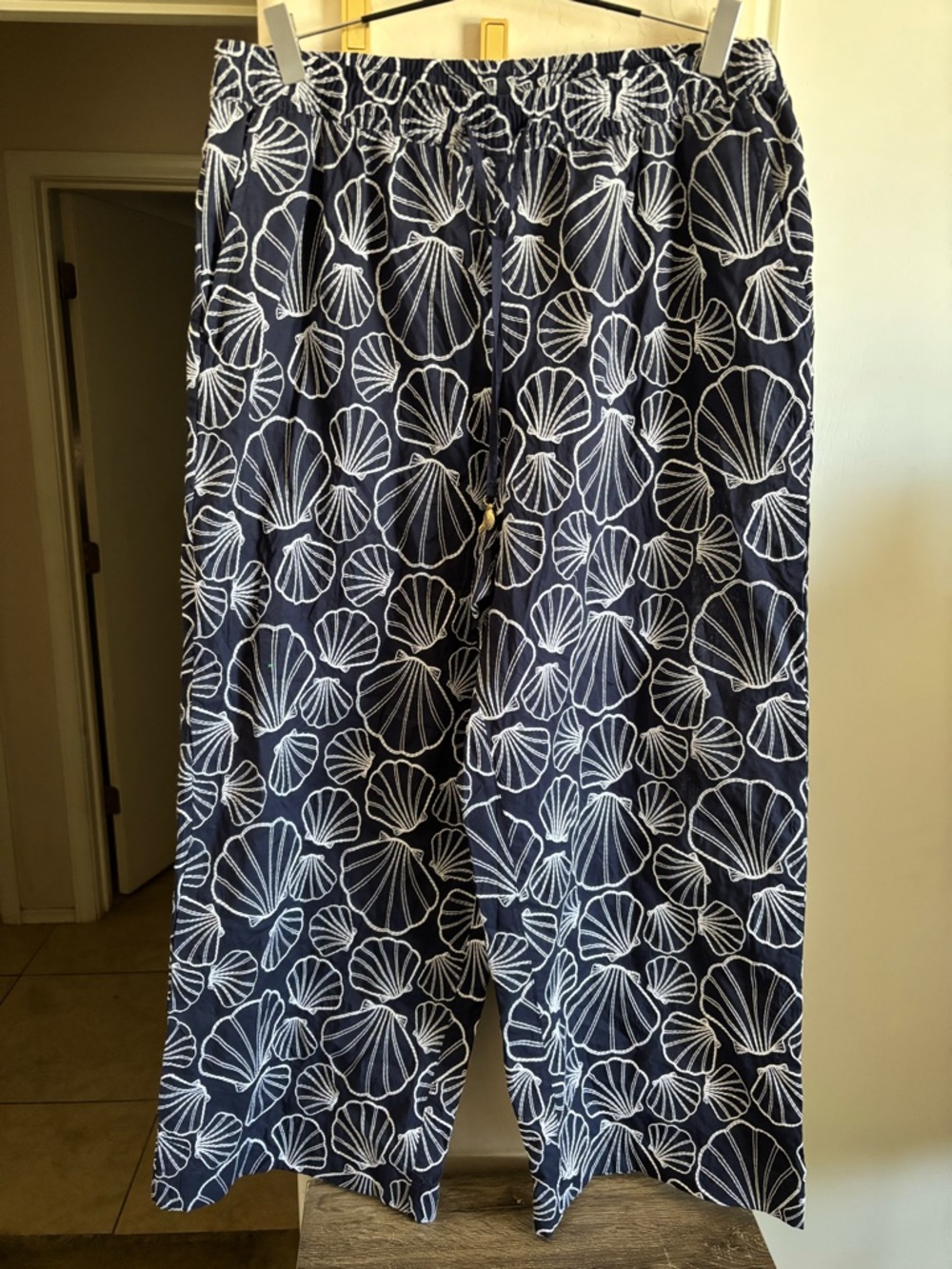 NWOT Cynthia Rowley Navy Blue Shell-Print Pants w/shells on drawstring, Size L - Picture 3 of 5